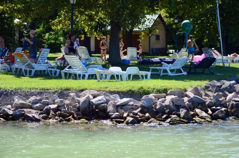 Boglár-Coop Üdülő Aparthotel Balatonboglár Esterno foto